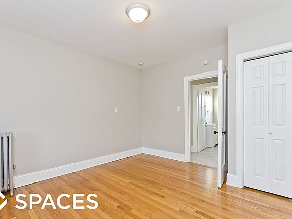 3rd image of 4814 N Oakley Ave #1