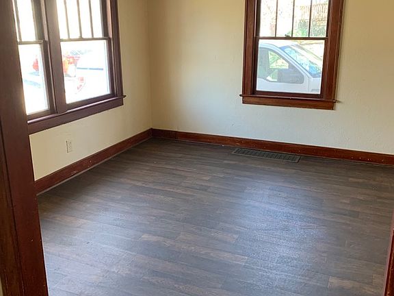 2nd image of 1427 S Sterling Ave