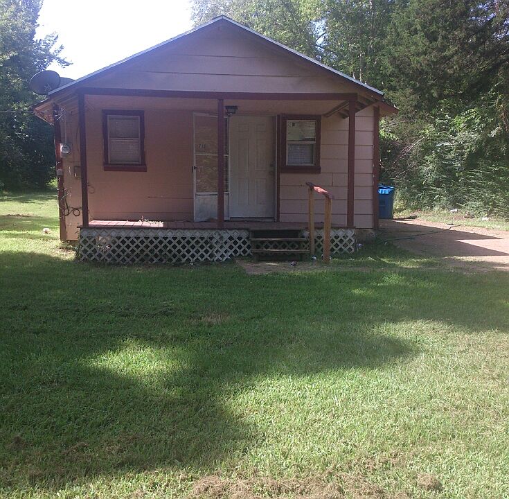 1st image of 710 E Bailey Ave