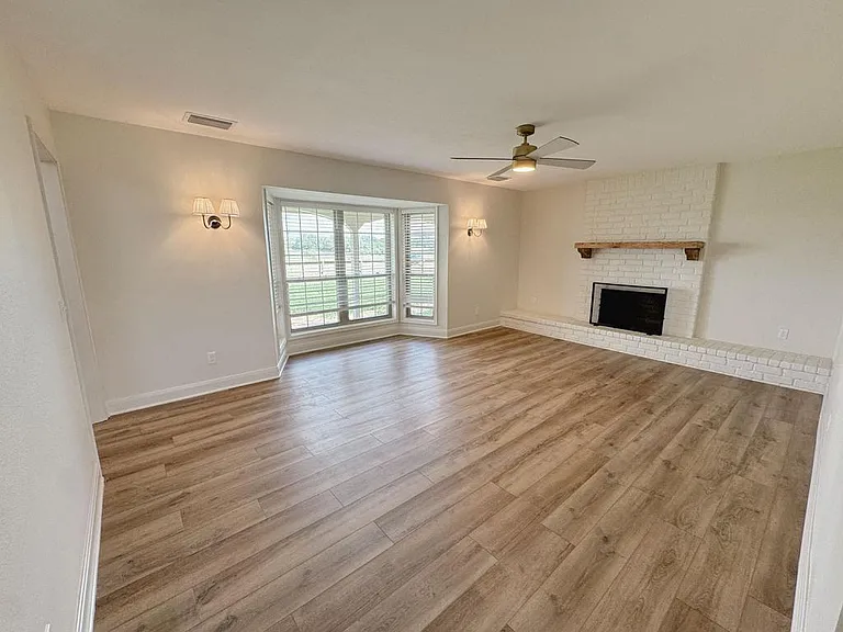 5121 FM 446 — Photo 6