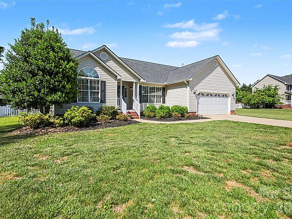 3rd image of 309 Foxcress Dr