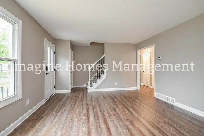 4 bed, 2.0 bath, 1251 sqft, $2,395 — Photo 2