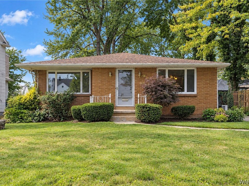 1st image of 220 Maynard Dr