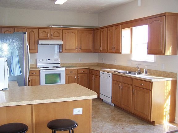 lots of cabinets & counter space too!