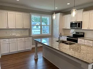 4 bed, 2.5 bath, 2335 sqft, $2,300 — Photo 3
