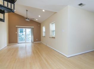 1040 N 4th St APT 2R, Philadelphia, PA 19123