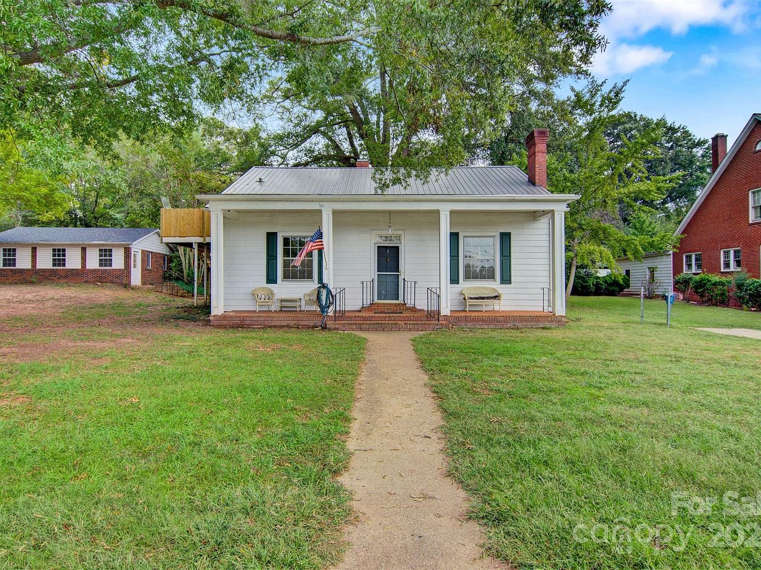 94 S Main St, Granite Falls, NC 28630 | Zillow
