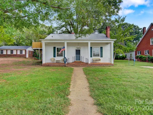 94 S Main St, Granite Falls, NC 28630