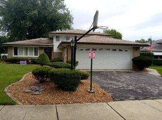 10313 S Michael Dr, Palos Hills, IL