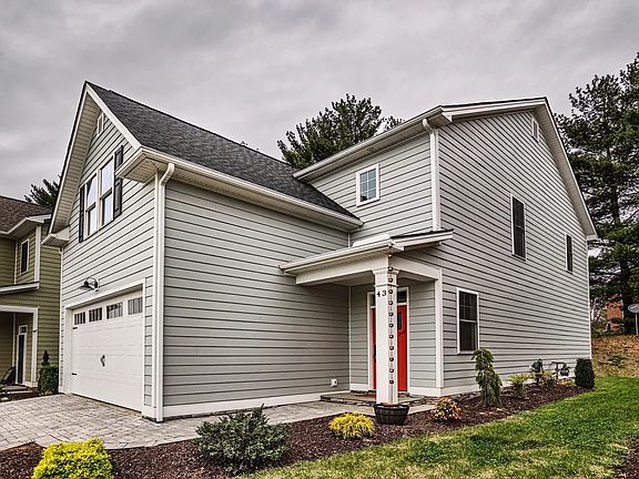 3rd image of 43 Chamberlain Loop