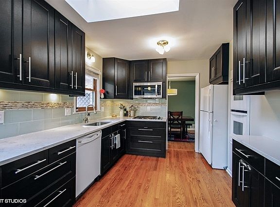 5th image of 5820 N Louise Ave