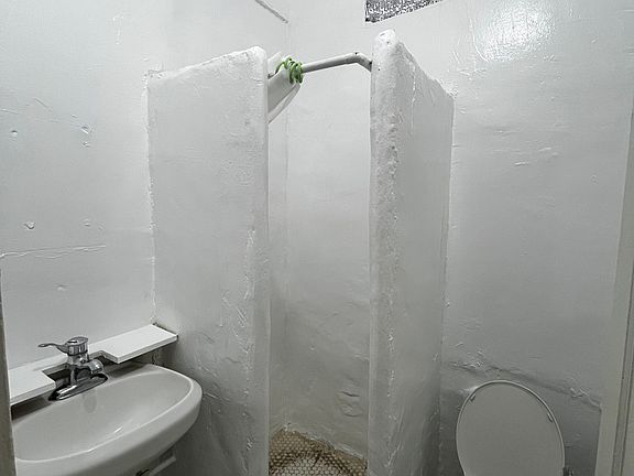 4th image of 3804 Brandt St #204