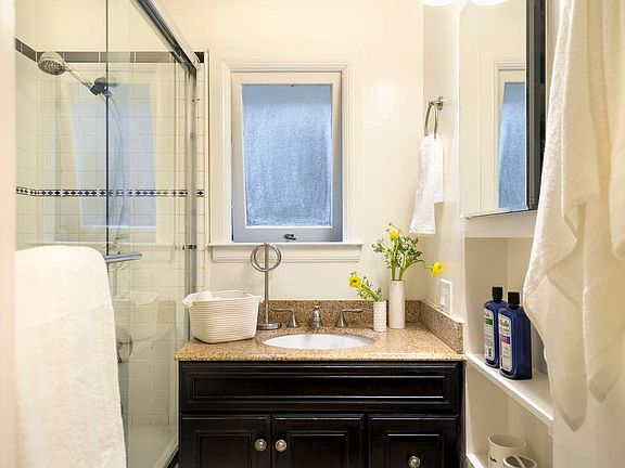 4th image of 2222B 15th St