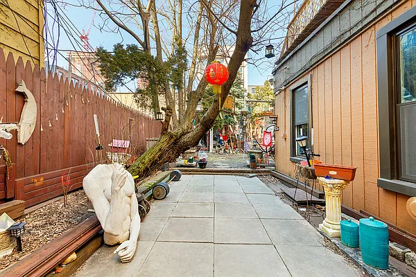 Rented by Compass | media 21