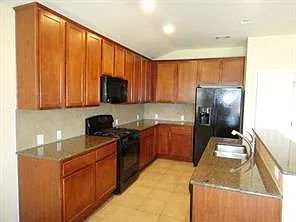 3 bed, 2.0 bath, 2278 sqft, $2,350 — Photo 4
