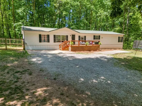 553 Pleasant Acres Dr, Maysville, GA 30558
