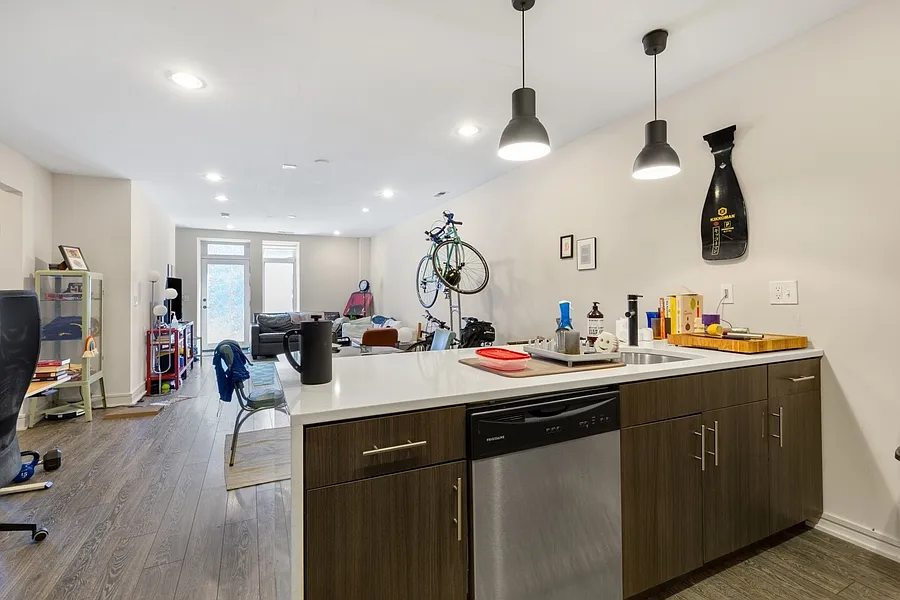 2 bed, 1075 sqft, $1,995 — Photo 2