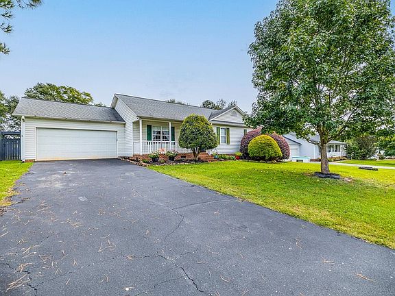 3rd image of 157 Beaver Creek Dr