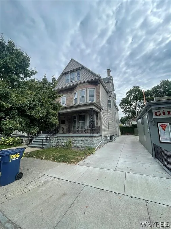 Building Photo - 1015 Elmwood Ave #2
