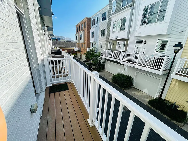 924 Pete Jones Way — Photo 21
