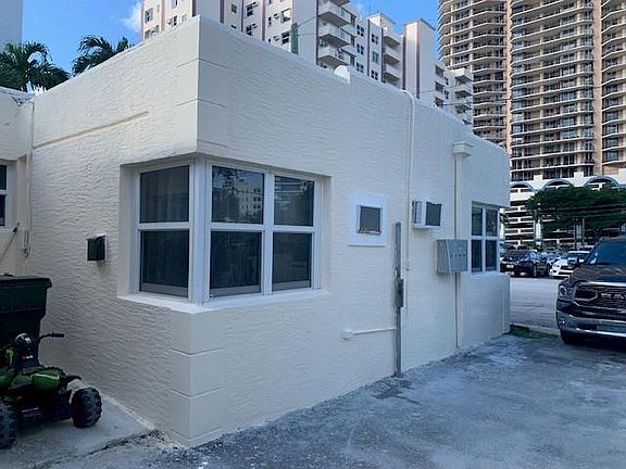 2nd image of 2918 Banyan Street