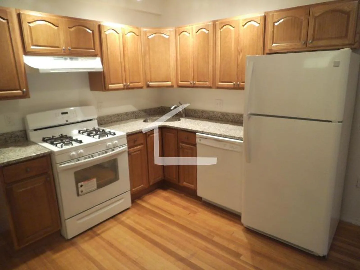 Great 2 Bed For July 1 - No Broker Fee — Photo 2