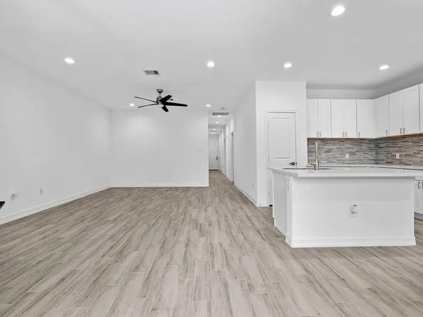 5430 Heron Dr, Houston, TX 77033