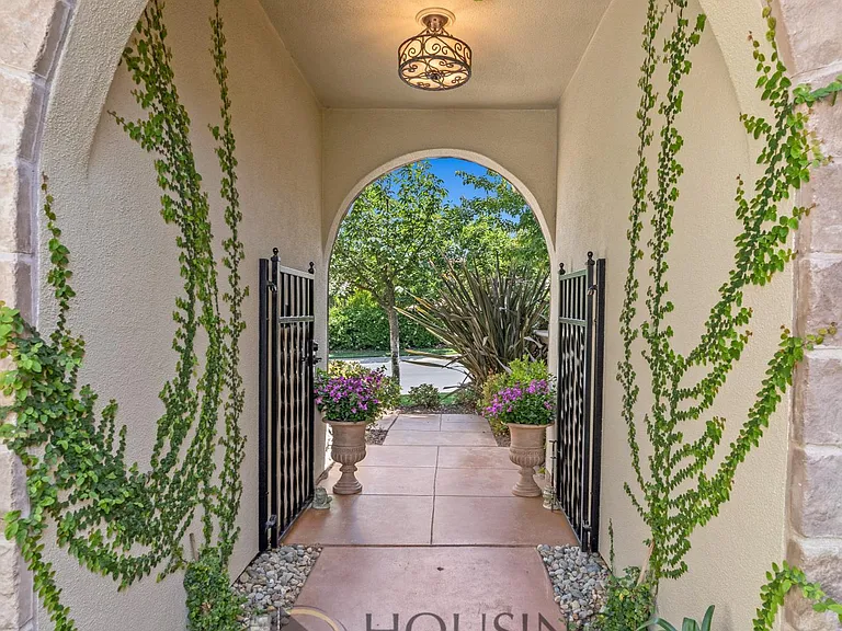 4005 Royal Troon Dr — Photo 4