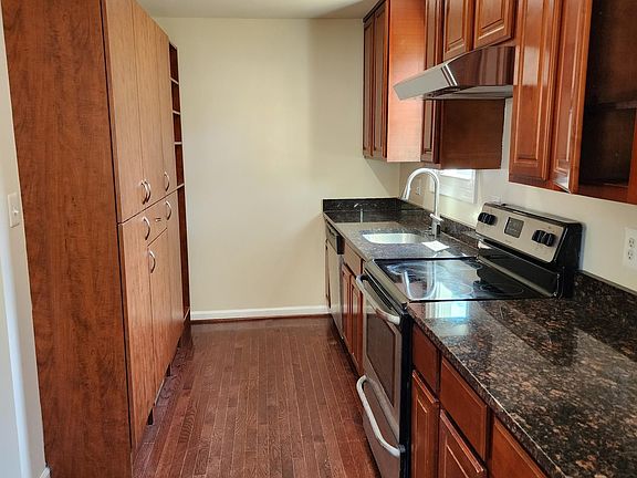 2nd image of 8032 Woodholme Cir