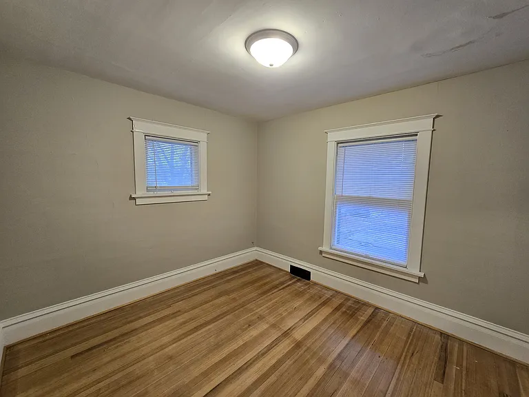 349 17th St SE — Photo 21