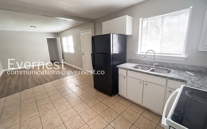 3 bed, 2.0 bath, 936 sqft, $1,145 — Photo 4