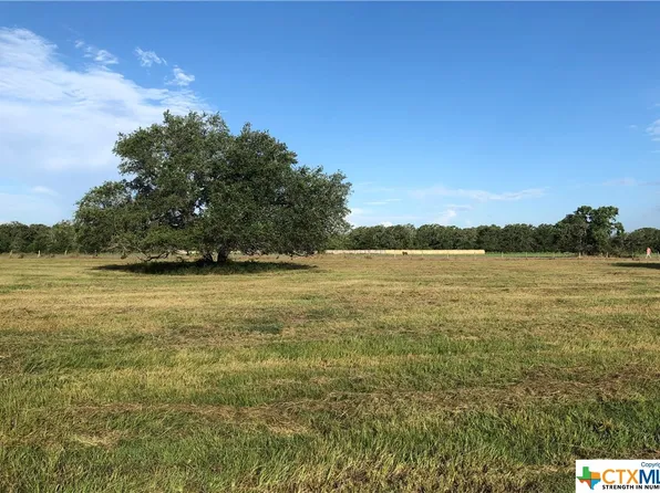 9 Pvt #1671, Hallettsville, TX 77964