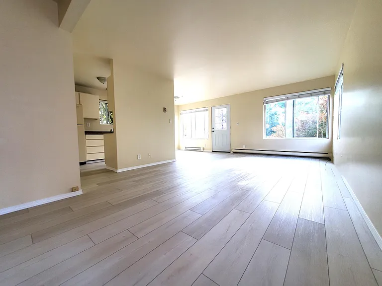 6515 35th Ave NE #101 — Photo 4