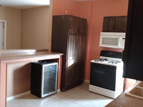 4th image of 425 N Wood River Ave