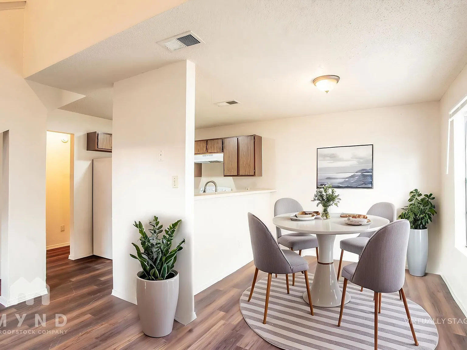 3 bed, 2.0 bath, 1118 sqft, $1,275 — Photo 2
