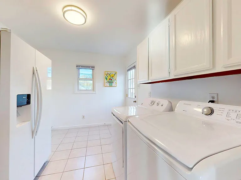 110 E Union St — Photo 14