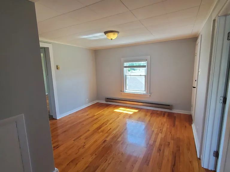 1607 Allen St — Photo 9