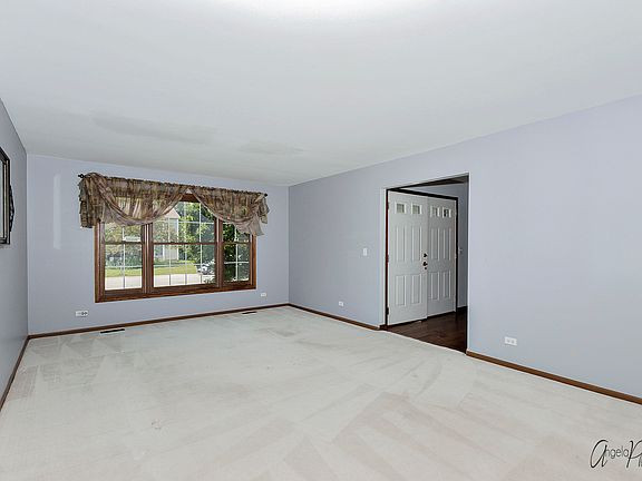 4th image of 1025 Autumn Dr