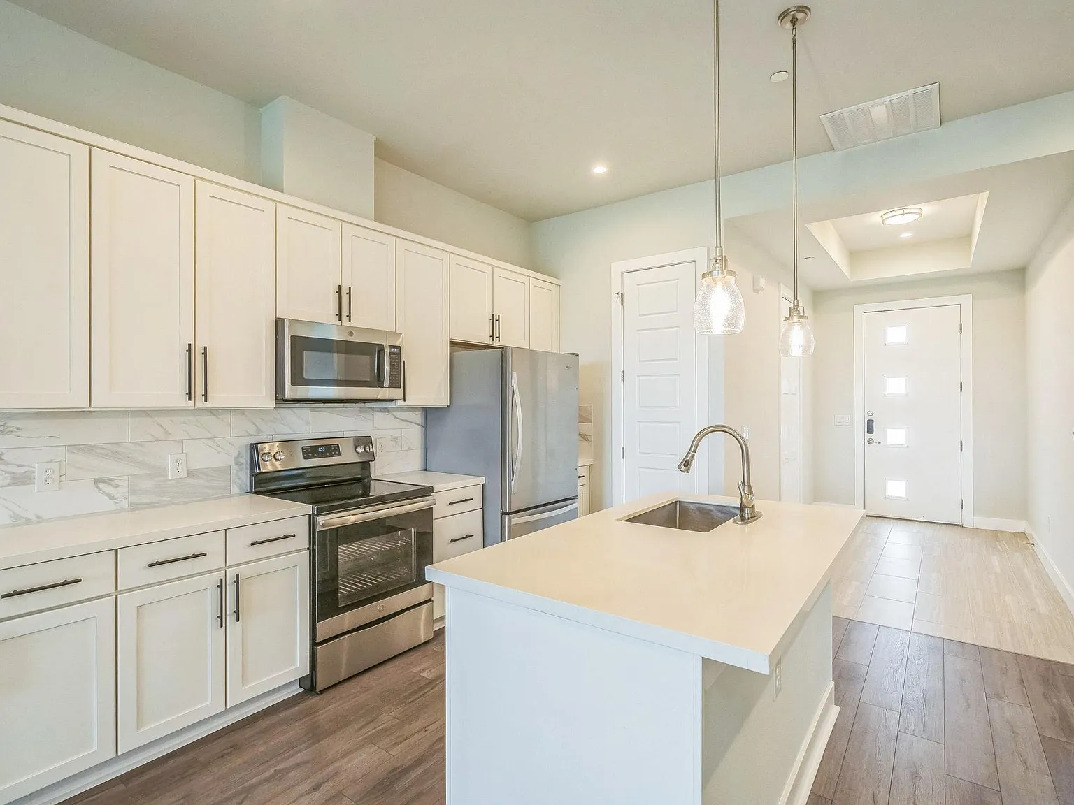 2 bed, 2.0 bath, 1200 sqft, $1,625 — Photo 2