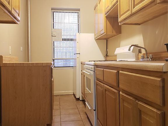 4th image of 195 Bennett Ave APT 2B