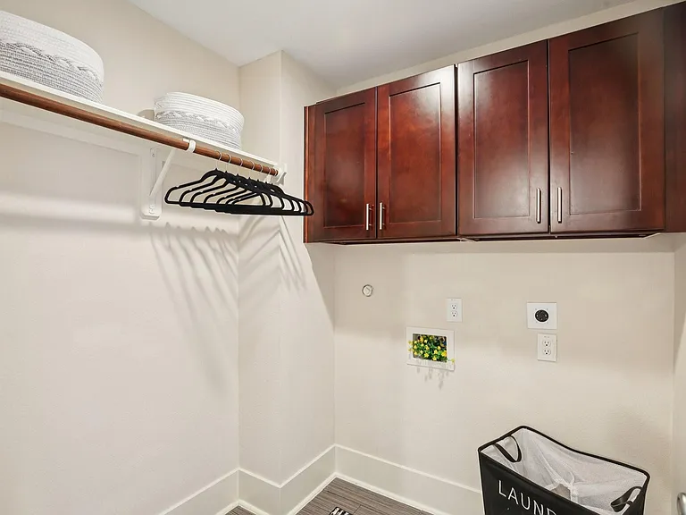 209 Burr St #C — Photo 25