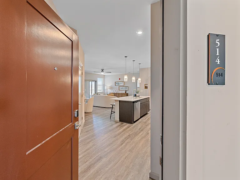 19Nineteen Promenade — Photo 175