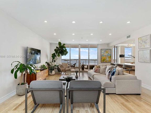 4th image of 808 Brickell Key Dr APT 2504