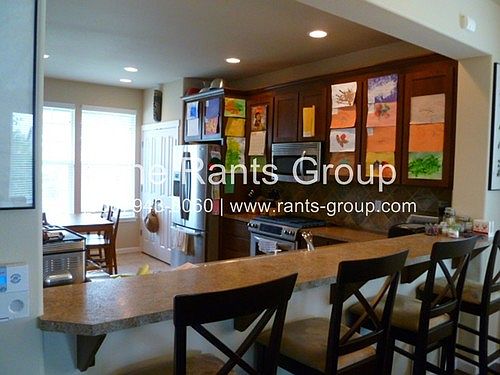 3rd image of 3825 Ingleside Dr SE