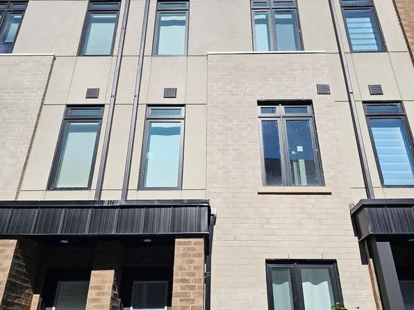 10 Spruce Pines Cres Room 2, Toronto, ON M4A 0A9