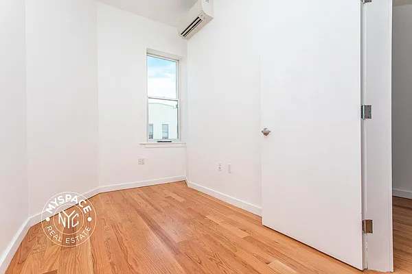Rented by MySpaceNYC | media 13