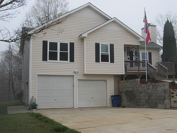 3rd image of 221 Diamond Ct