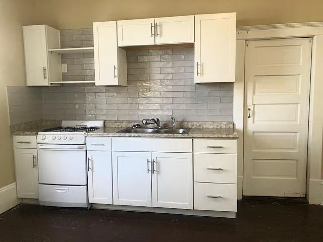 122 W 36th St #3 — Photo 4