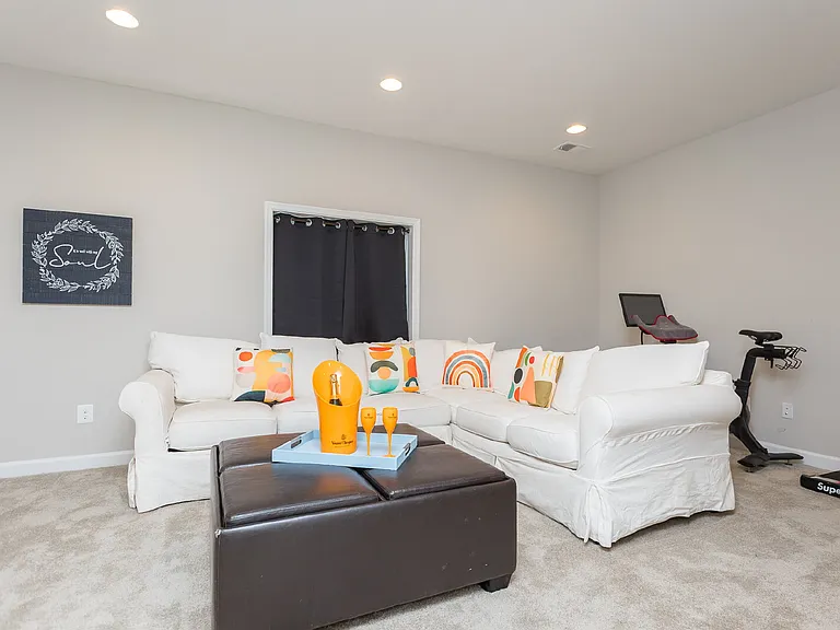 3381 Monterey Dr — Photo 7