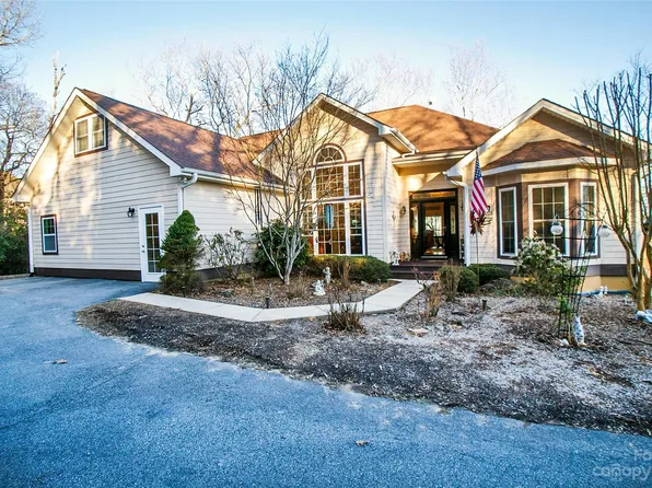 196 Lost Cabin Dr, Mills River, NC 28759